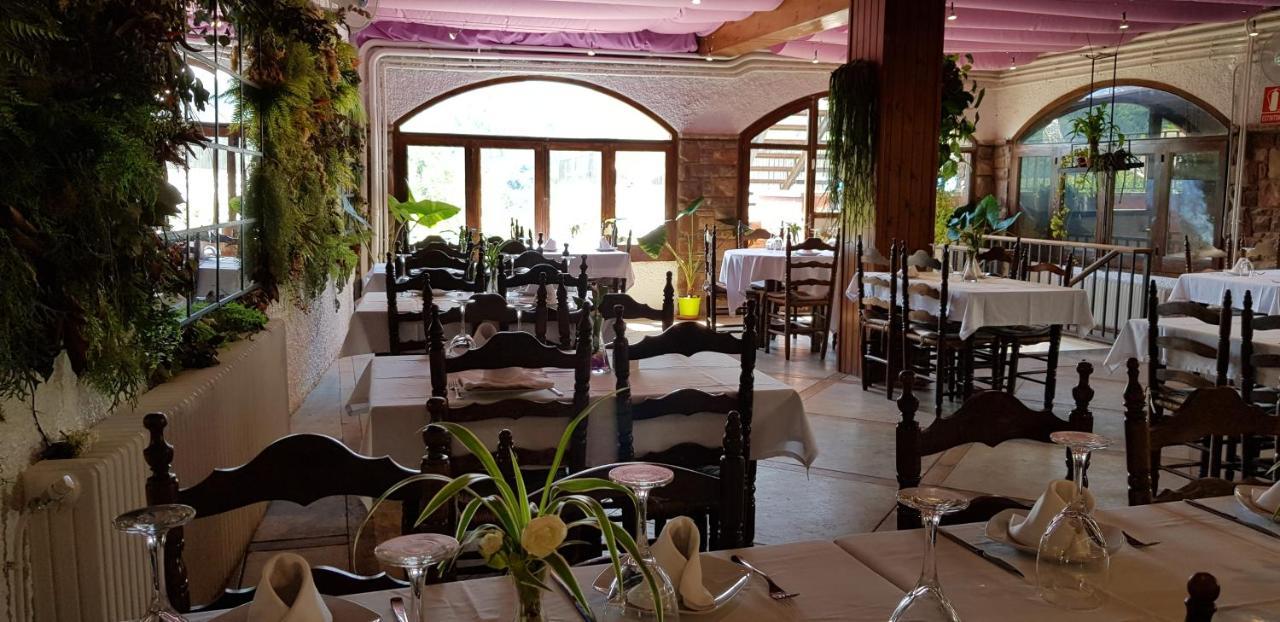 Hostal La Guineu Viladrau Exterior foto